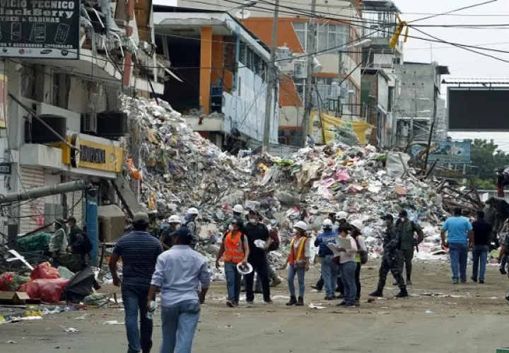 Vista general de los estragos del sismo de 2016 en Ecuador.