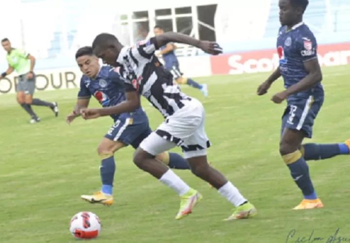 Tauro y Motagua empataron a cero goles. Foto: @MOTAGUAcom 