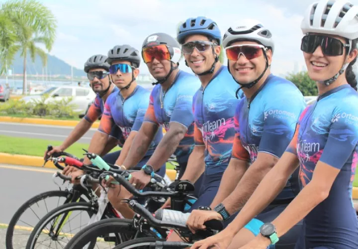 Panameños se preparan para el Triatlón de Cozumel.