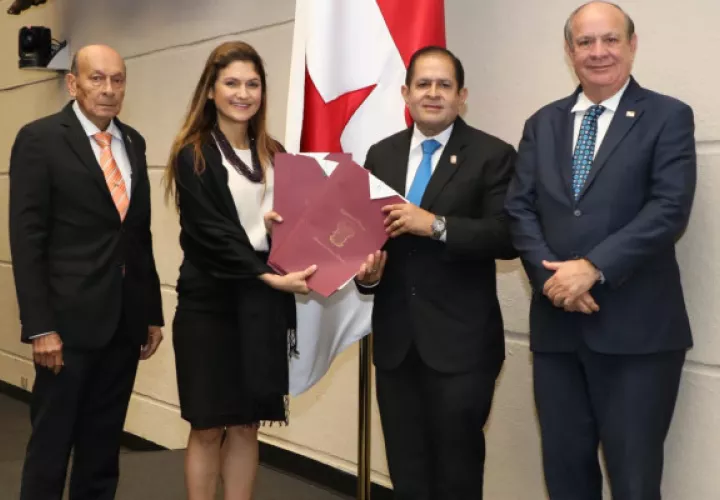 Canciller Erika Mouynes presenta tres proyectos de Ley en materi de cooperación internacional. Foto: Cortesía