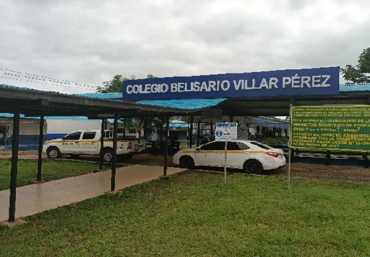 Esta es la segunda semana en la que ocurre este extraño incidente en el colegio Belisario Villar de la ciudad de Santiago. Foto. Melquiades Vásquez