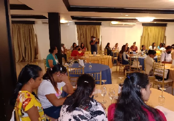 La capacitación a las mujeres de Realizando Metas es parte de la preparación que se debe tener para defender el voto en las próximas elecciones populares que se llevarán a cabo en mayo del 2024. Foto. Melquíades Vásquez