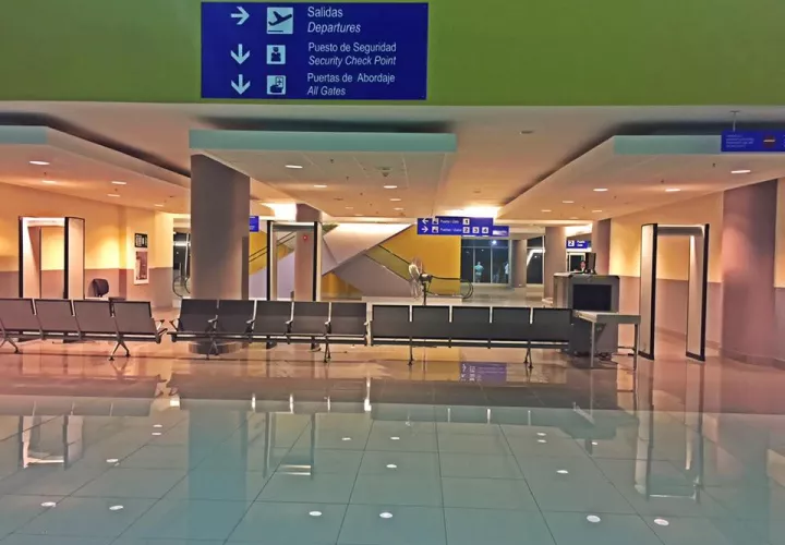 Vista interna de la terminal aérea, que nunca ha recibido pasajeros. Foto: Tomada de redes sociales