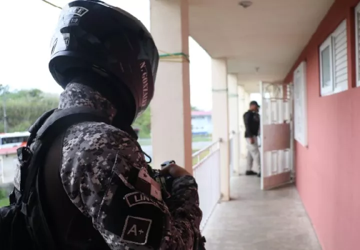 Se han ejecutado 10 diligencias de allanamiento con el apoyo de los funcionarios del Ministerio Público para sacar de las calles armas, sustancias ilícitas y darle captura a las personas que son requeridas por las autoridades. Foto. Proteger y Servir