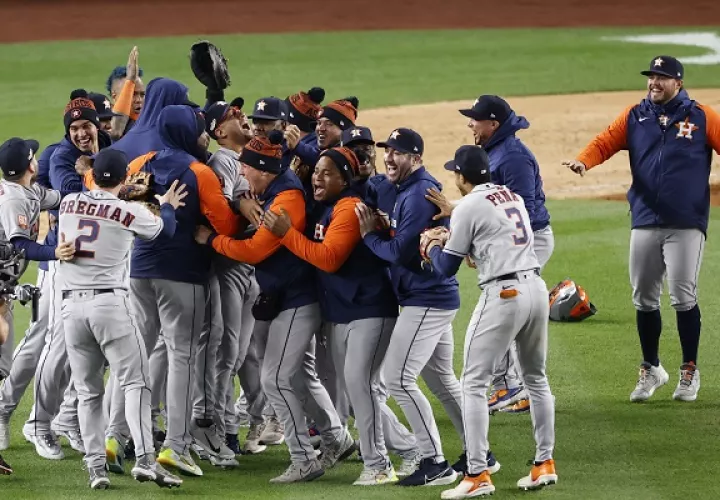 Jugadores de los Astros festejan su clasificación a la Serie Mundial. Foto. EFE