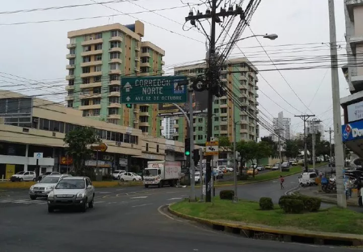 La avenida 12 de octubre es una importante arteria vial en la Ciudad de Panamá.
