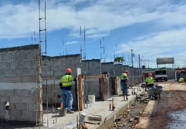 La medida busca liberar las aceras y servidumbres municipales. Foto. Thays Domínguez