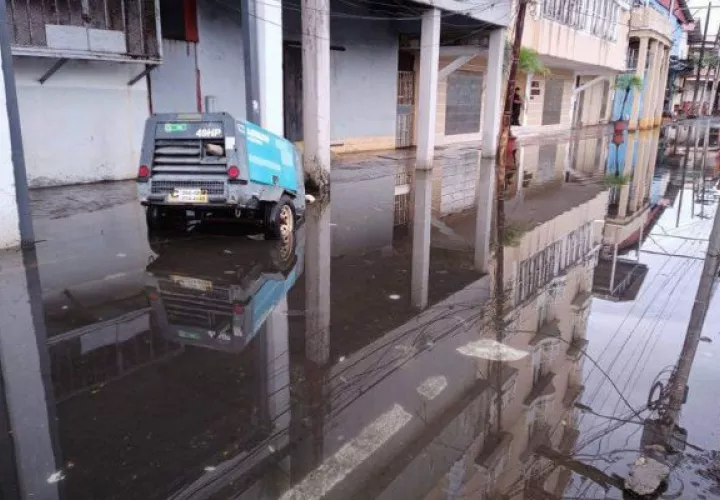 En los últimos días, se han registrado inundaciones en la ciudad de Colón. Foto: Diomedes Sánchez
