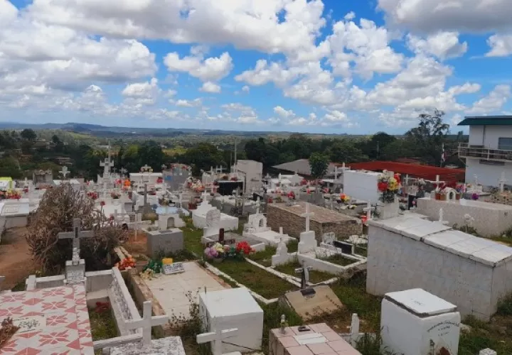 La opción de realizar exhumaciones por la deuda no se ha descartado. Foto: Eric A. Montenegro 