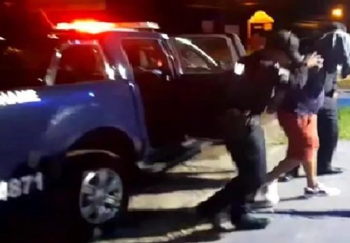 Durante las últimas 24 horas, los estamentos de seguridad aprehendieron a 176 personas mediante 93 diligencias de allanamientos y se decomisaron 24 armas de fuego con 476 municiones en todo el país. Foto. Eric Montenegro