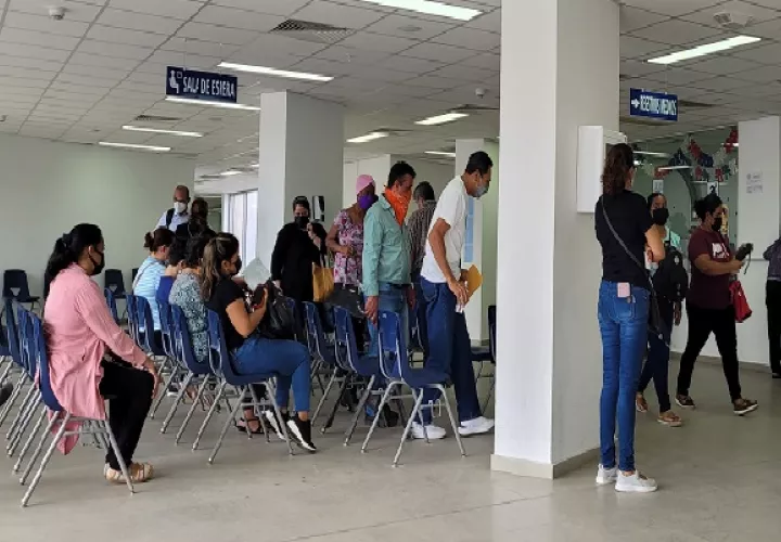 Los asegurados piden a las autoridades ser más responsable, ya que está en juego la salud de la población. Foto. Mayra Madrid