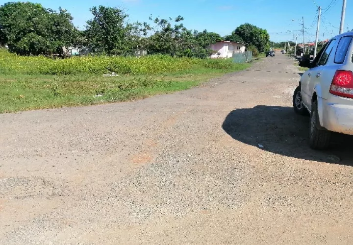 La atención de la pandemia afectó el desarrollo de algunos proyectos, entre ellos el de la reparación de calles y avenidas en la provincia de Herrera. Foto. Thays Domínguez