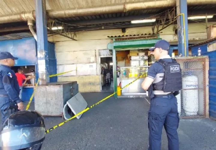 Una mujer resultó herida en la espalda mientras esperaba un bus en la Terminal de Colín. Foto. Diomedes Sánchez 