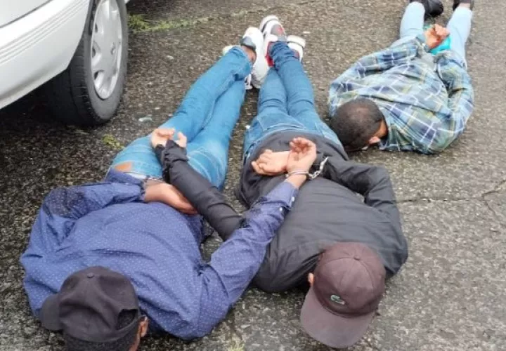 Tres de los detenidos por la Policía Nacional. Foto: Cortesía