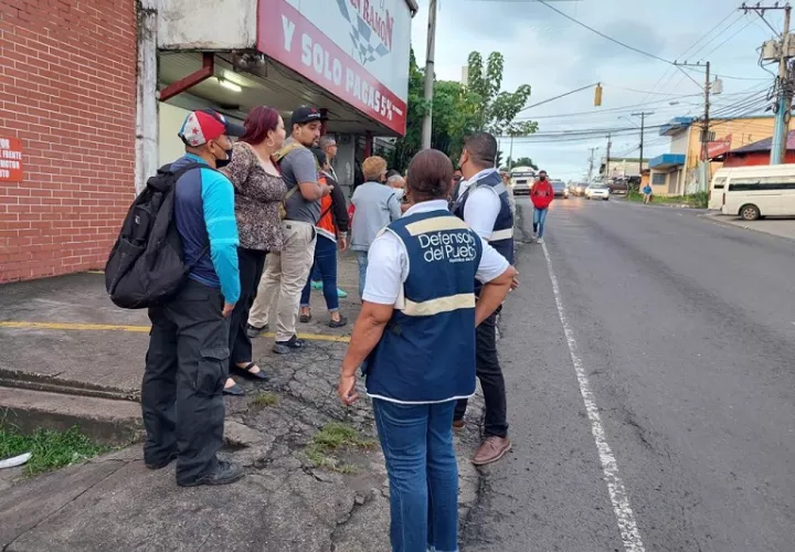 En piqueras de rutas internas de La Chorrera, también se evidenciaron largas filas. Foto: Eric A. Montenegro