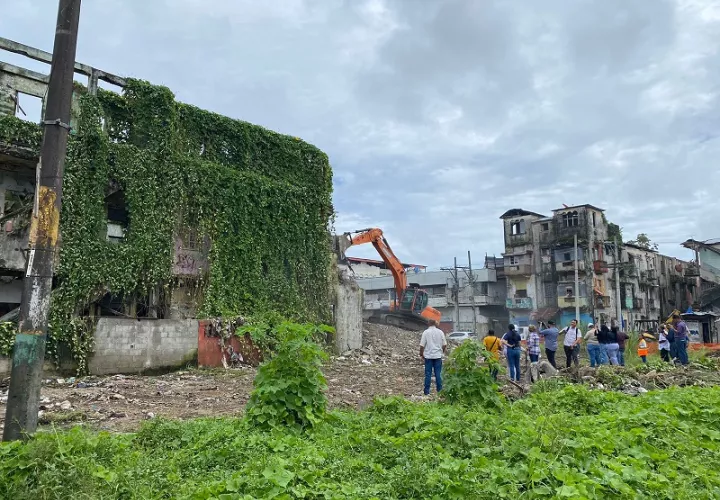 Las familias que vivían en estos viejos caserones, fueron reubicadas. Foto: Diomedes Sánchez 