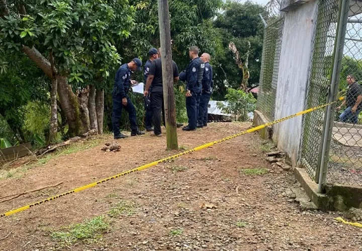Agentes de la Policía Nacional se mantienen en las diferentes trochas del área. Foto: Diomedes Sánchez 
