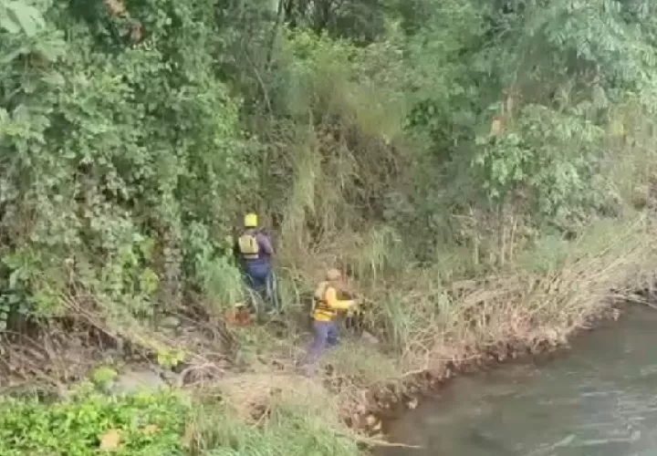 De forma preliminar se informó que el cuerpo fue ubicado en un lago en el sector de Alanje, en aguas del Río Escarrea, luego de una intensa búsqueda desde tempranas horas de la mañana. Foto Mayra Madrid