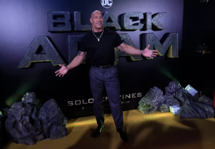 Dwayne Johnson​ posa en la presentación de la película 'Black Adam' en Madrid. Foto: EFE / Fernando Alvarado