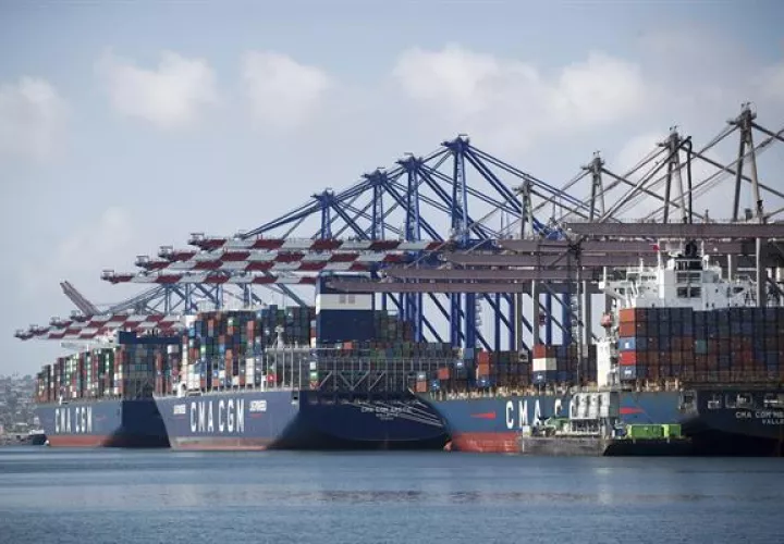 Contenedores en el puerto de Long Beach, California (EE.UU.). EFE