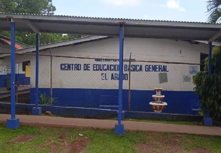 Una de las cámaras de videovigilancia instaladas a la entrada del poblado de Río Congo, captó la imagen de los vehículos que estuvieron rondando el centro escolar. Foto. Eric Montenegro