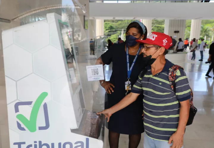 Luego del periodo de recolección de firmas el Tribunal Electoral escogerá a los tras candidatos que más firmas hayan recogido para aparecer en la papeleta de votación. Foto: Cortesía TE