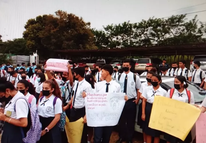 Los estudiantes indicaron que su mayor anhelo es tener el colegio terminado. Foto: Thays Domínguez