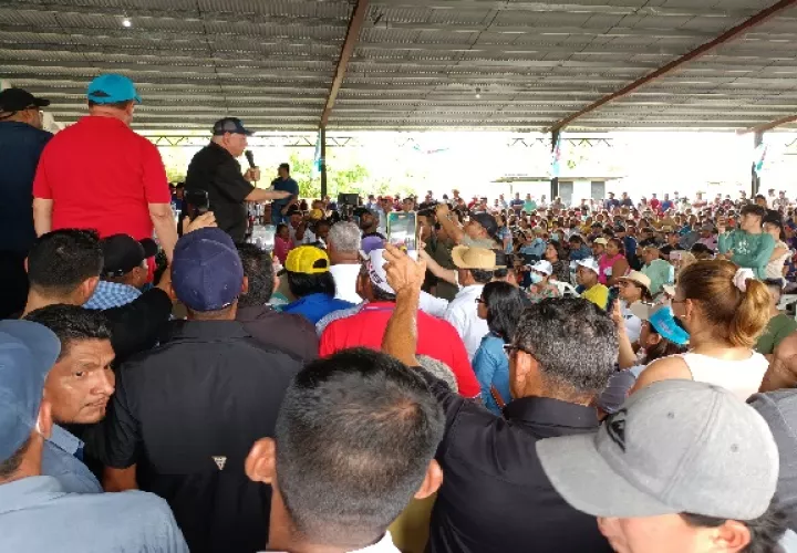 El exgobernante se comprometió ante sus seguidores que, de lograr llegar a la presidencia, desarrollará proyectos en beneficio del país y de los más necesitados. Foto. Melquiades Vásquez,