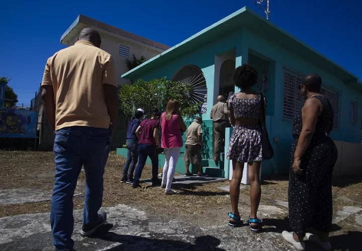 Seguidores de Ismael Rivera visitan la casa museo de 'El Sonero Mayor'. Foto: EFE