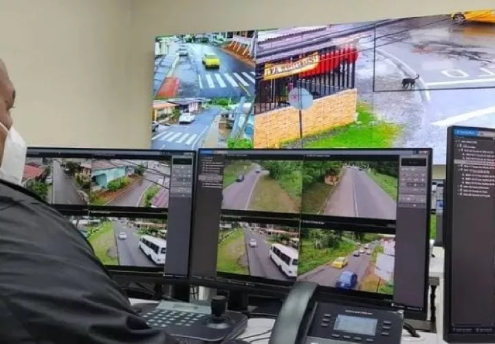 Las 230 cámaras de videovigilancia, ya instaladas en La Chorrera, han permitido además la atención inmediata de 49 casos de tránsito (5.74%) durante el mes pasado. Foto. Eric Montenegro