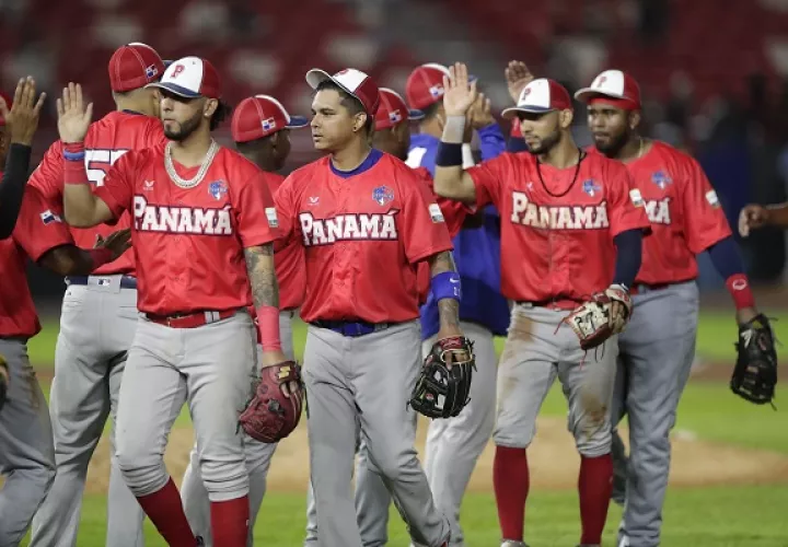 Jugadores de Panamá festejan el triunfo ante Argentina. Foto: EFE