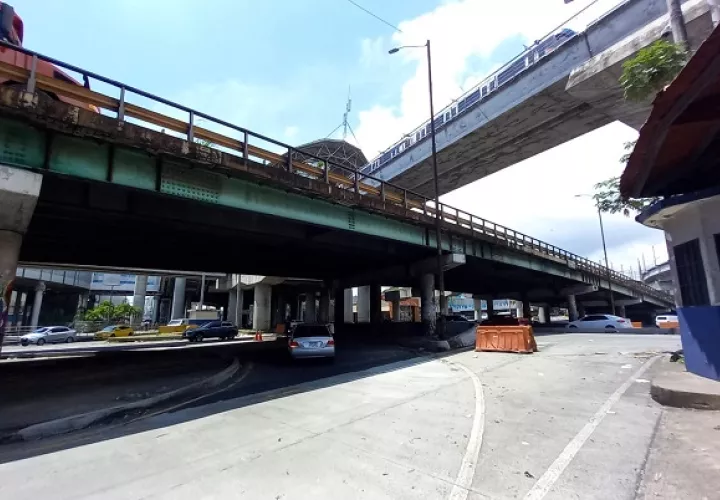 Es uno de los primeros puentes vehiculares construidos ante el aumento de automóviles en la capital. Foto: Víctor Arosemena