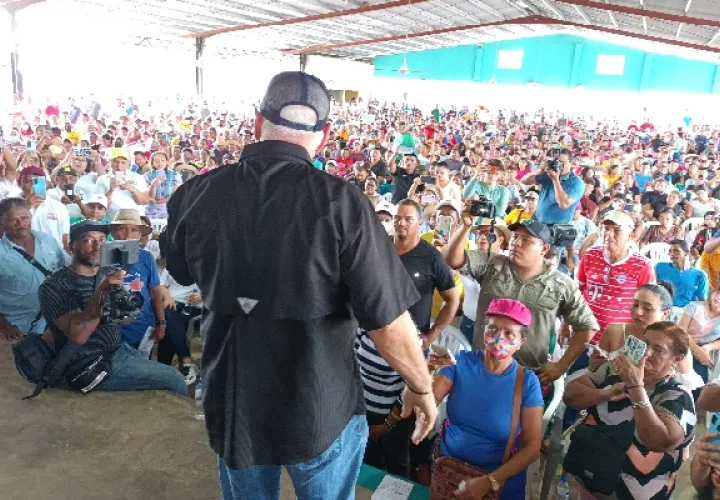 El expresidente Ricardo Martinelli durante su discurso criticó duramente a la actual administración. Foto. Melquiades Vásquez