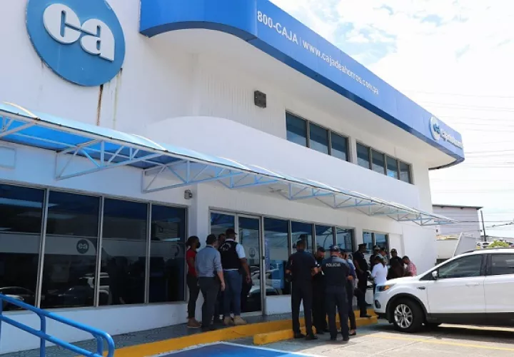 El último robo a una entidad bancaria se dio el pasado lunes en la Caja de Ahorros de El Ingenio. Archivo.