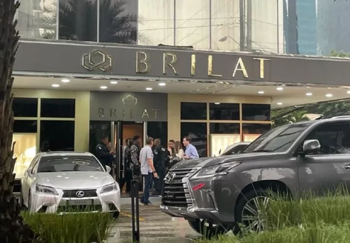Los asaltantes llegaron al local comercial vestidos de árabes y con mascarillas. Foto: Cortesía