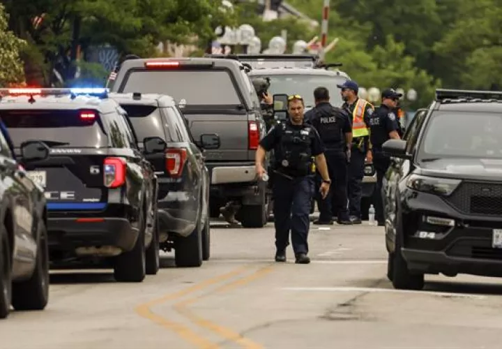 Oficiales de policía permanecen en la escena de un tiroteo en Estados Unidos. Foto: Archivo