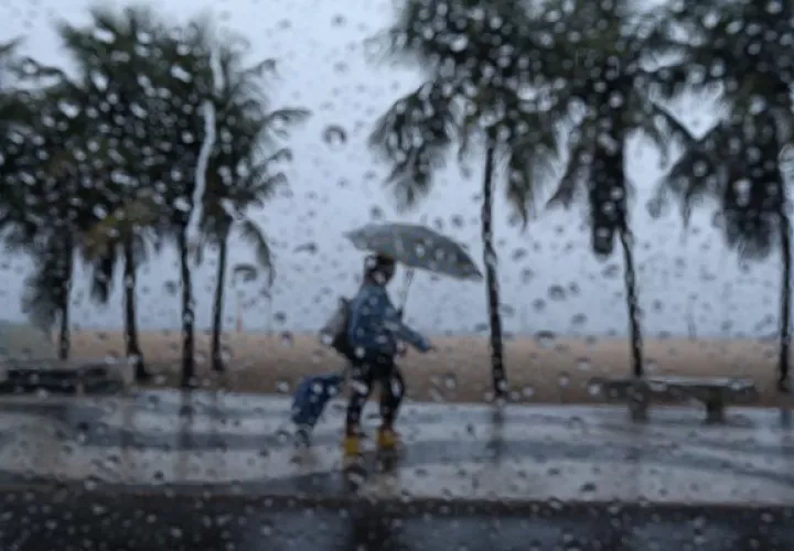 Centro Nacional de Huracanes (NHC) estadounidense vigila dos sistemas de baja presión formados en el Atlántico. Foto:EFE