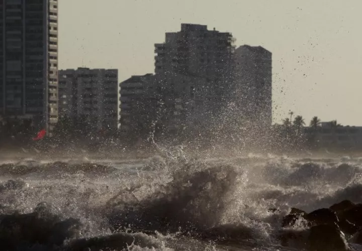 La tormenta tropical Julia se formó este viernes frente a la península de La Guajira, en Colombia. Foto: EFE