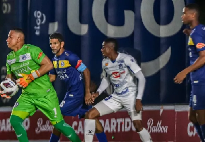 Universitario tendrá que visitar al Árabe Unido este domingo al Armando Dely Valdés en el juego vuelta. Foto: @LPF