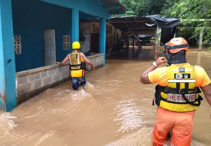 Las autoridades informaron que los ríos Cascajilloso, Arenas, Quebro, Varadero y otros se han salido de su cauce normal. Foto. Melquiades Vásquez