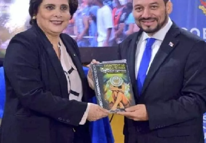El convenio se firmó por los alcaldes de Santiago de Veraguas, Samid Sandoval y su homólogo de San Juan de Sacatepéquez, Juan Carlos Pellecer, en un solemne acto celebrado en el Palacio Municipal de San Juan de Sacatepéquez, en el que además participó la vicecanciller de Guatemala, Ava Atzum Arévalo de Moscoso y representantes de la Embajada de Panamá, acreditada en ese país. Foto. Cortesía