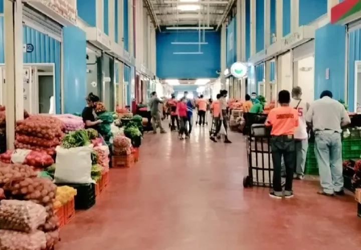 Comerciantes y consumidores esperan un incremento en la demanda por parte de los consumidores con las festividades de fin de año. Cortesía