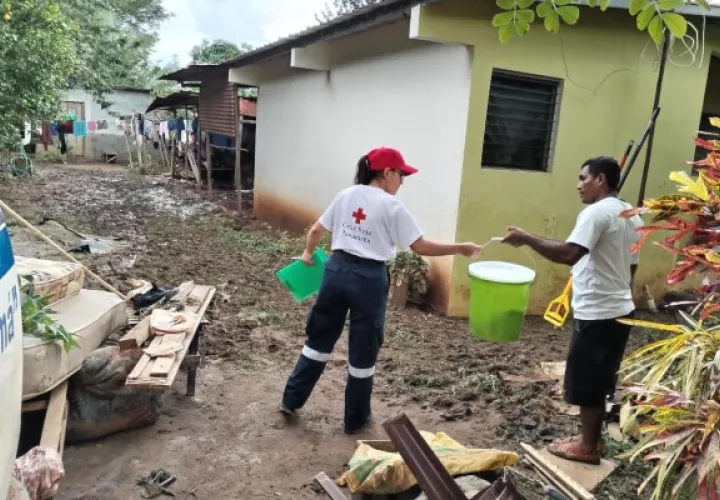 Las autoridades han logrado entregar colchones y kits de limpieza. Foto / Thays Domínguez.