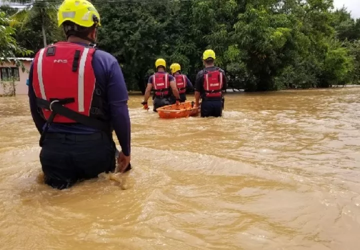 El Sinaproc llevó a cabo 25 rescates, atendido  12 deslizamientos de tierra en los sectores de Monaguillo, Ocú, Las Minas, Los Pozos, Chitré Cabecera, San Juan Bautista, Pesé, Parita.