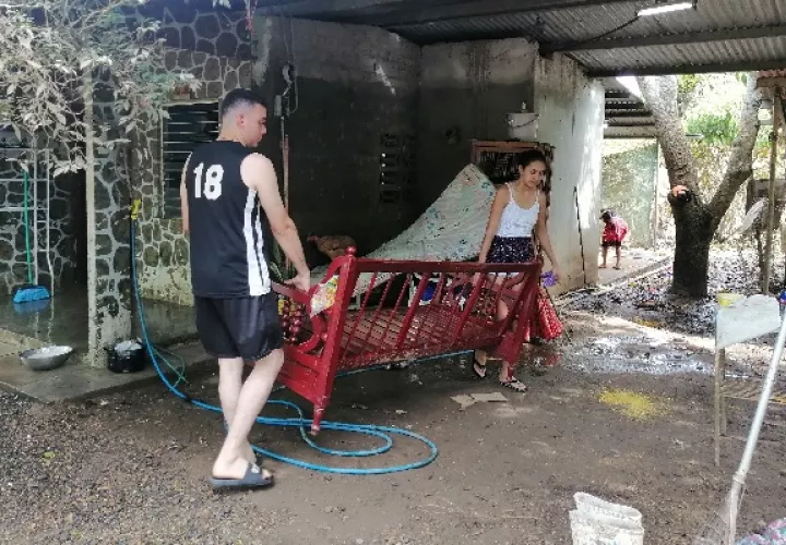 Los damnificados aseguran que ahora toca comenzar con lo poco que pudieron recuperar. Foto. Thays Domínguez