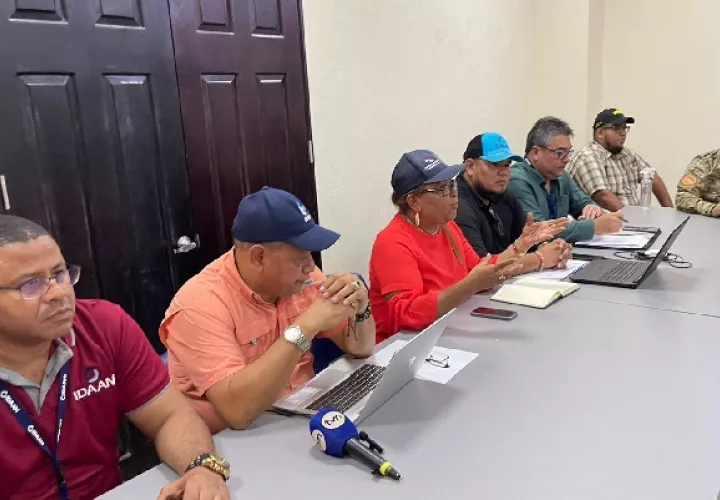 Equipo Interinstitucional brinda un informe de avances y acciones que se implementarán en Isla Colón y en diversas áreas del distrito con la declaración del Estado de Emergencia Ambiental para atender la demanda de agua afectada por la falta de lluvia. Foto. Idaan