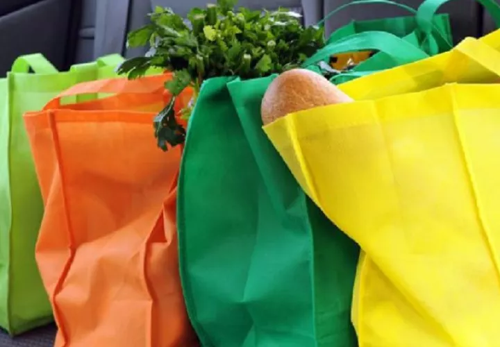 Las bolsas reutilizables buscan dejar a atrás el flagelo ocasionado por el uso de empaques de plástico. Cortesía