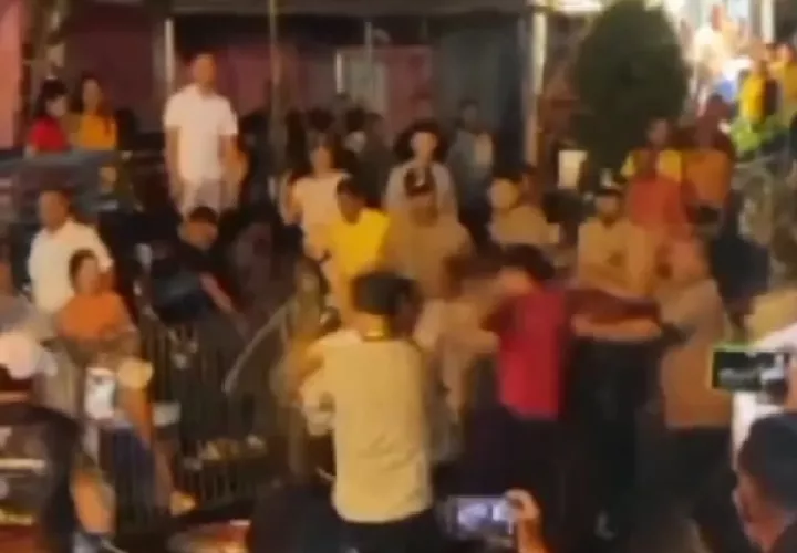 Los instrumentos musicales fueron utilizados por los miembros de la banda en la riña.