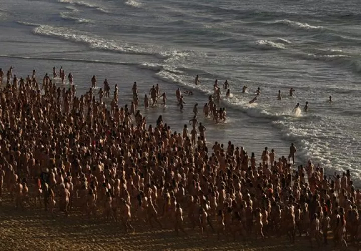 Los 2.500 voluntarios que se desvistieron ante las cámaras de Tunick
