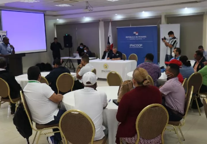 La capacitación incluyó conocer algunas fincas que se dedican al cultivo de la tilpia en su diversas fases. Foto. Cortesía Arap